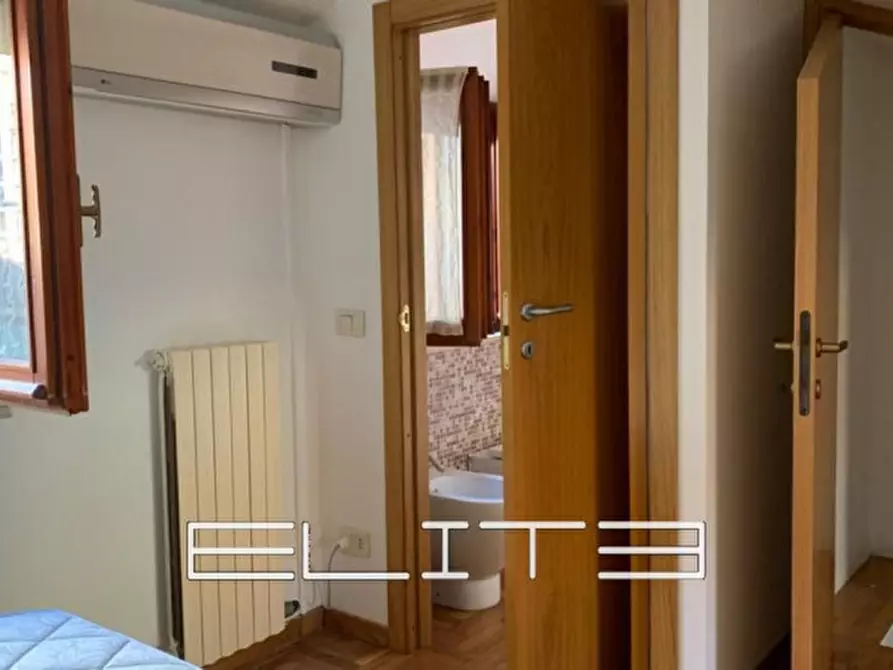 Immagine 12 di Appartamento in vendita  in Corso Giuseppe Mazzini a Ancona