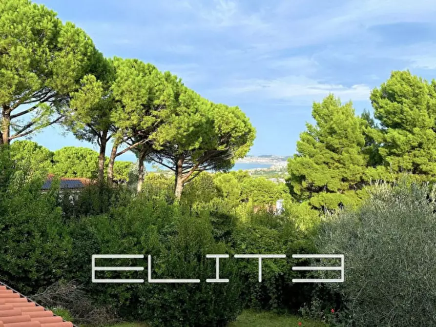 Immagine 2 di Villa in vendita  in BARCAGLIONE a Falconara Marittima