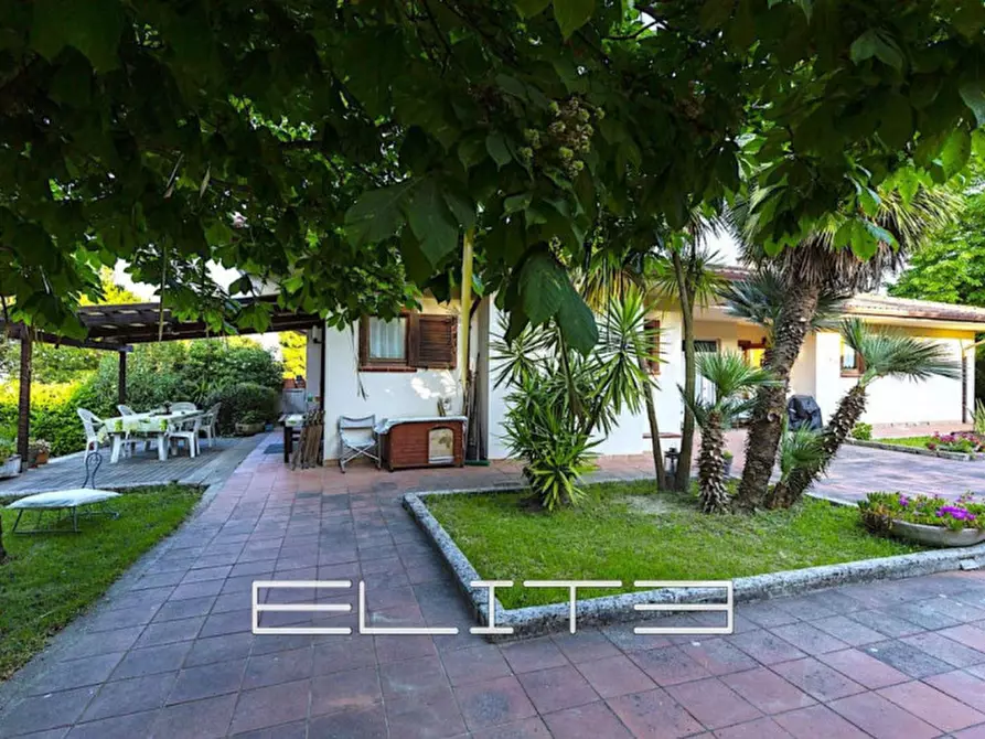 Immagine 4 di Villa in vendita  in BARCAGLIONE a Falconara Marittima