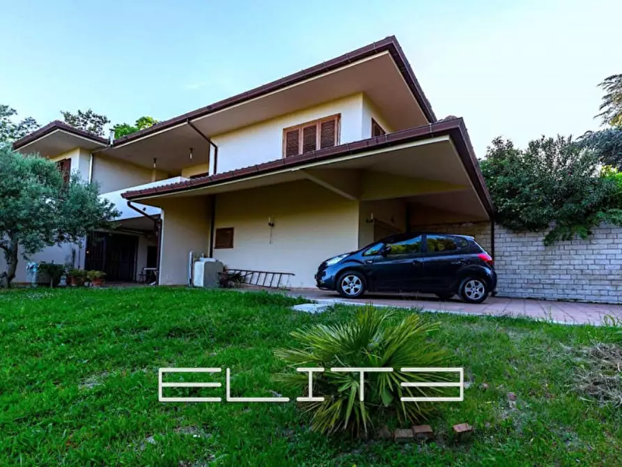 Immagine 10 di Villa in vendita  in BARCAGLIONE a Falconara Marittima