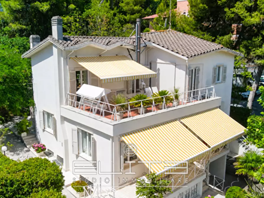 Immagine 3 di Villa in vendita  in VIA GIACOMO MATTEOTTI 37 a Falconara Marittima
