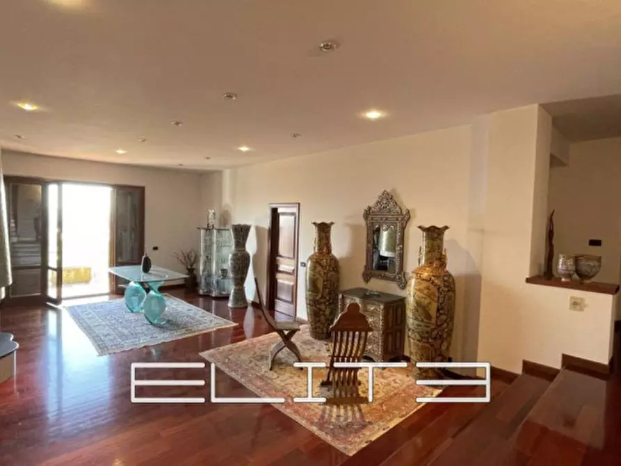 Immagine 2 di Villa in vendita  in CAMERATA PICENA a Camerata Picena