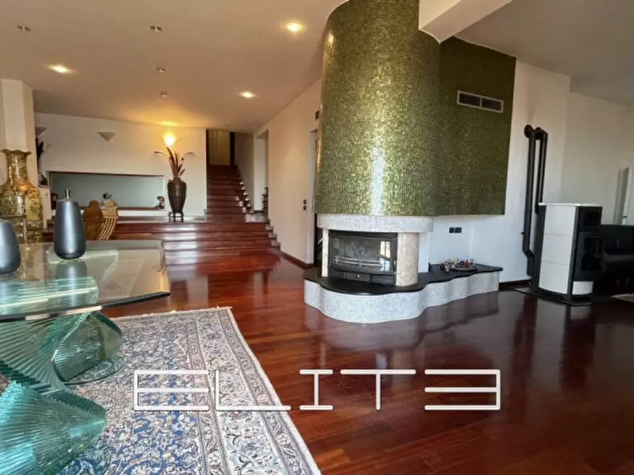 Immagine 3 di Villa in vendita  in CAMERATA PICENA a Camerata Picena