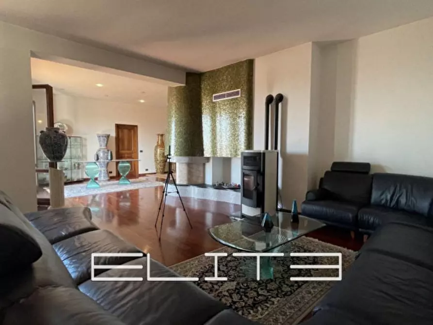 Immagine 5 di Villa in vendita  in CAMERATA PICENA a Camerata Picena