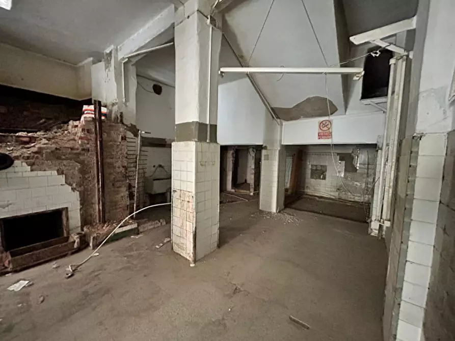 Immagine 2 di Negozio in vendita  in Via Donghi a Genova