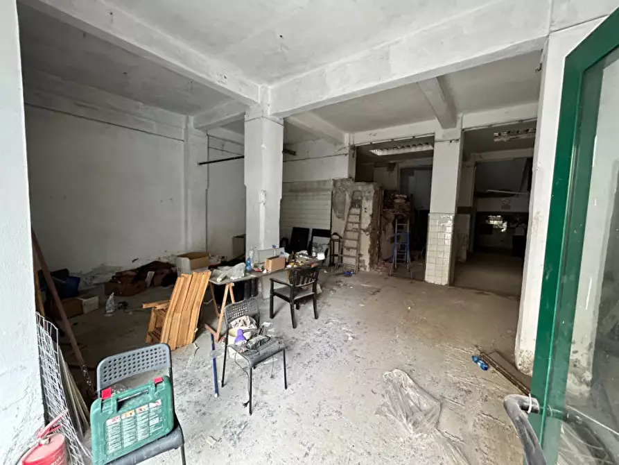 Immagine 5 di Negozio in vendita  in Via Donghi a Genova
