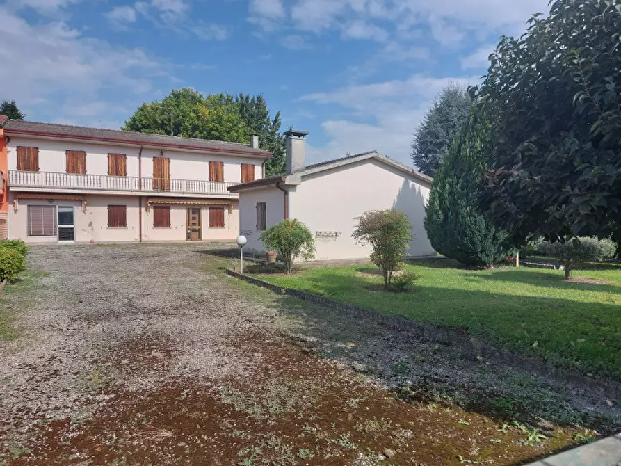 Immagine 1 di Casa bifamiliare in vendita  a Giacciano Con Baruchella