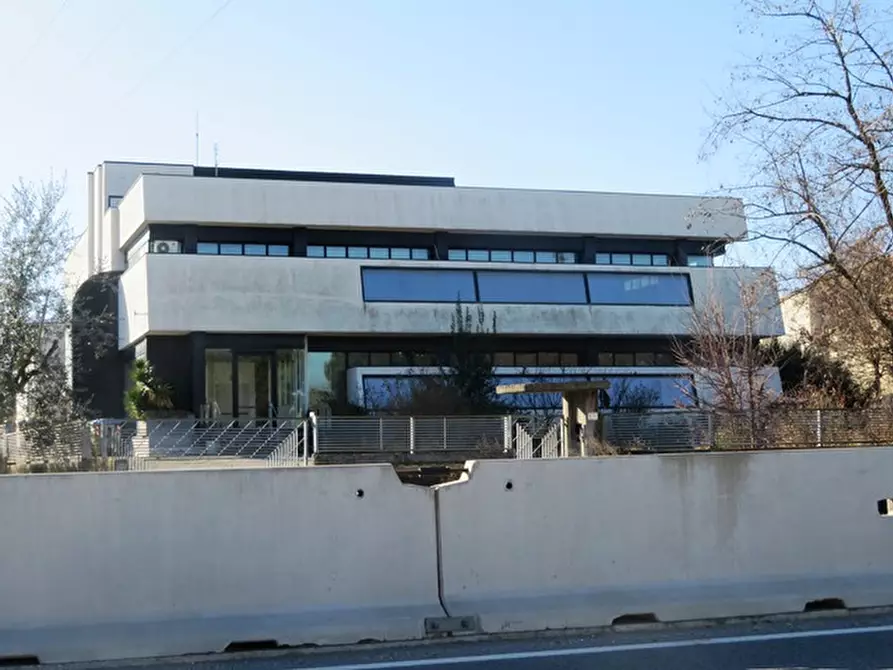 Immagine 2 di Negozio in vendita  in via Ausa 171 a Coriano