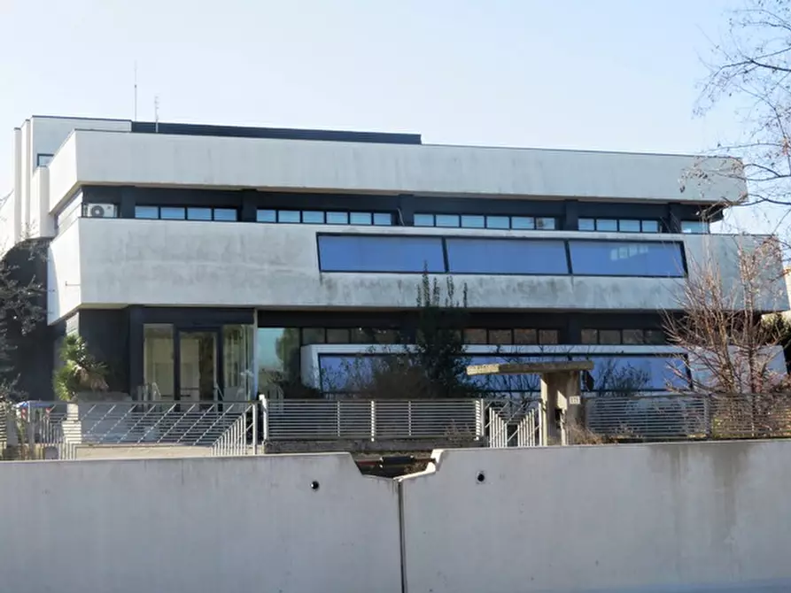 Immagine 3 di Negozio in vendita  in via Ausa 171 a Coriano