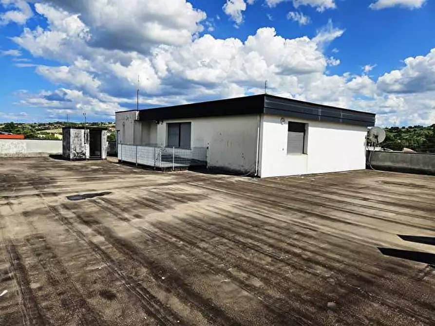 Immagine 4 di Negozio in vendita  in via Ausa 171 a Coriano