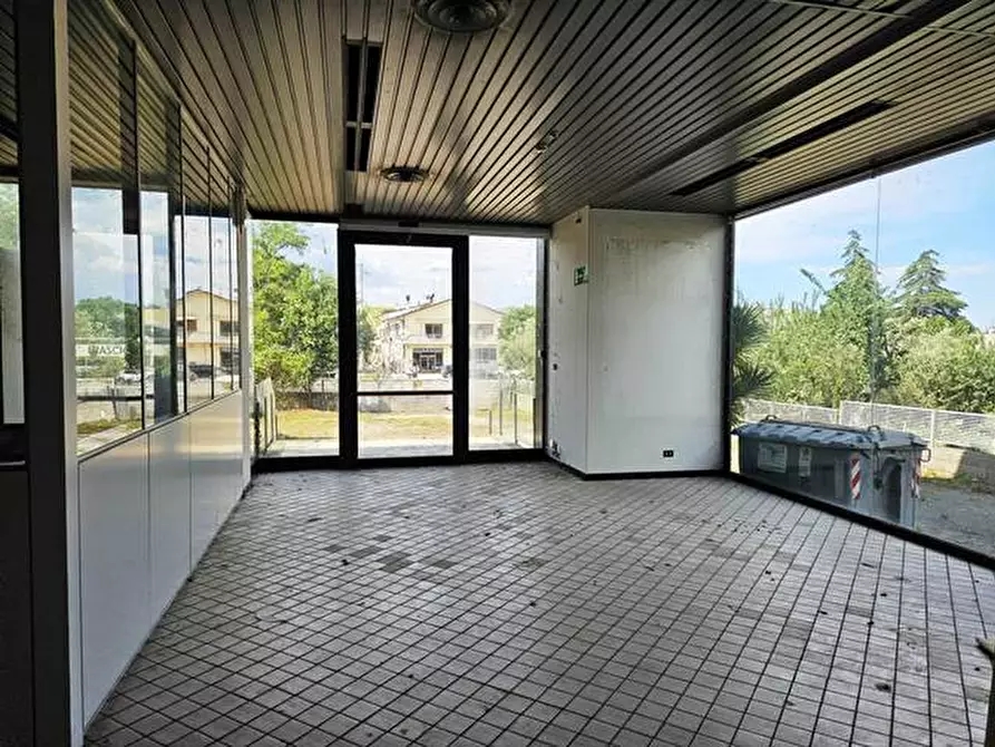 Immagine 12 di Negozio in vendita  in via Ausa 171 a Coriano