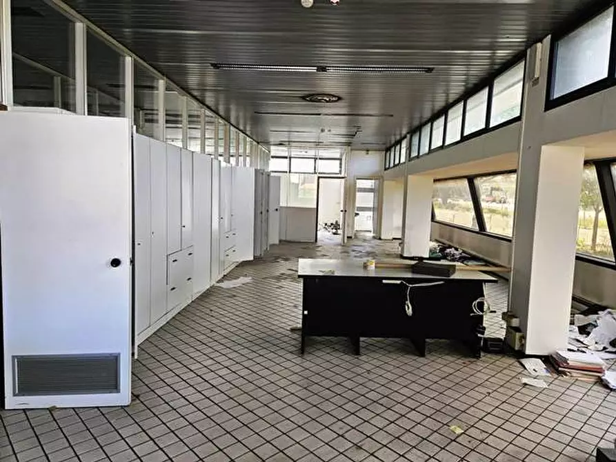 Immagine 14 di Negozio in vendita  in via Ausa 171 a Coriano