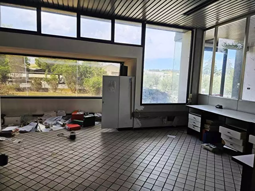 Immagine 15 di Negozio in vendita  in via Ausa 171 a Coriano