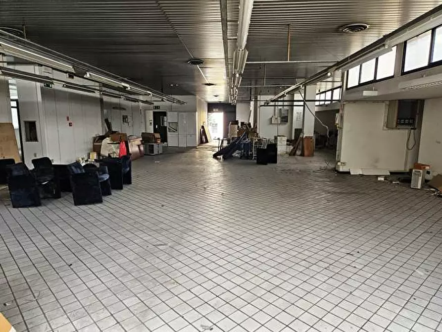 Immagine 16 di Negozio in vendita  in via Ausa 171 a Coriano