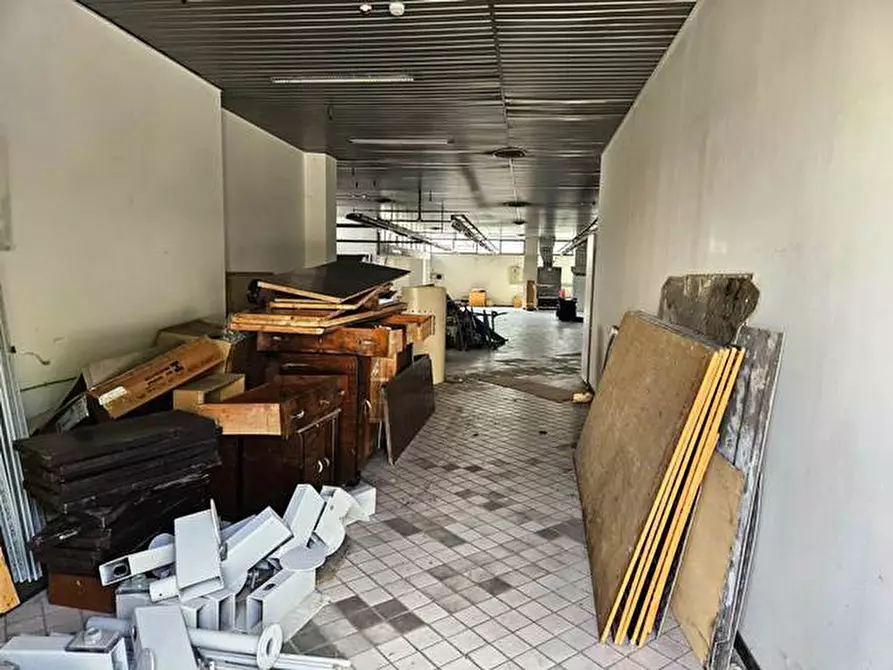 Immagine 19 di Negozio in vendita  in via Ausa 171 a Coriano