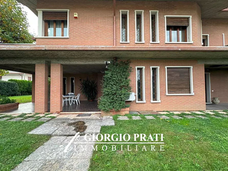 Immagine 1 di Casa indipendente in vendita  in Viale Montegrappa a Bassano Del Grappa