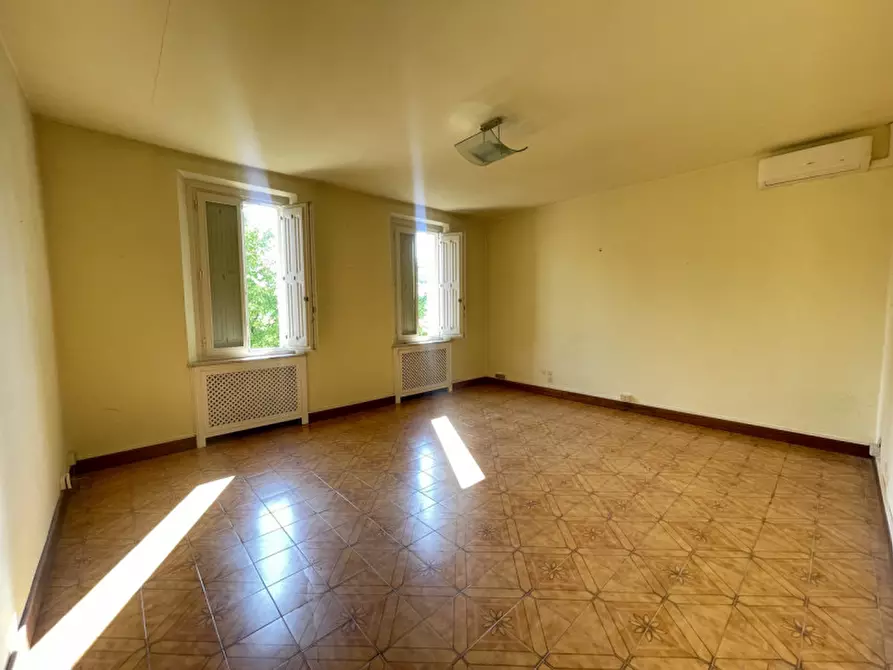 Immagine 9 di Ufficio in affitto  a Suzzara