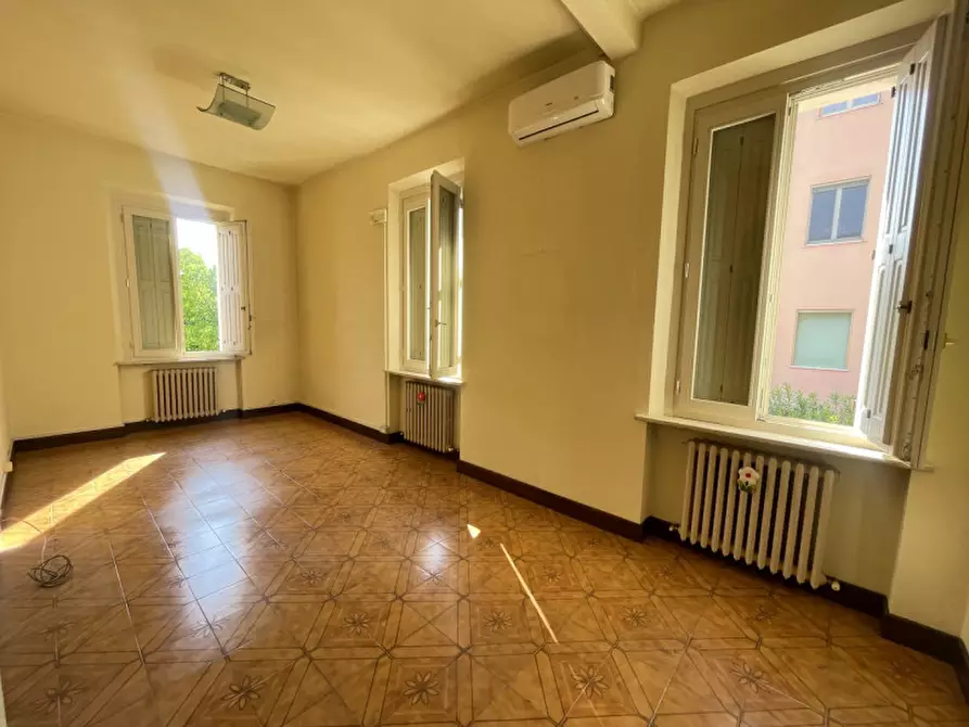 Immagine 12 di Ufficio in affitto  a Suzzara