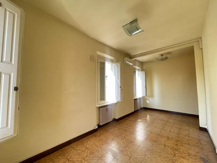 Immagine 13 di Ufficio in affitto  a Suzzara