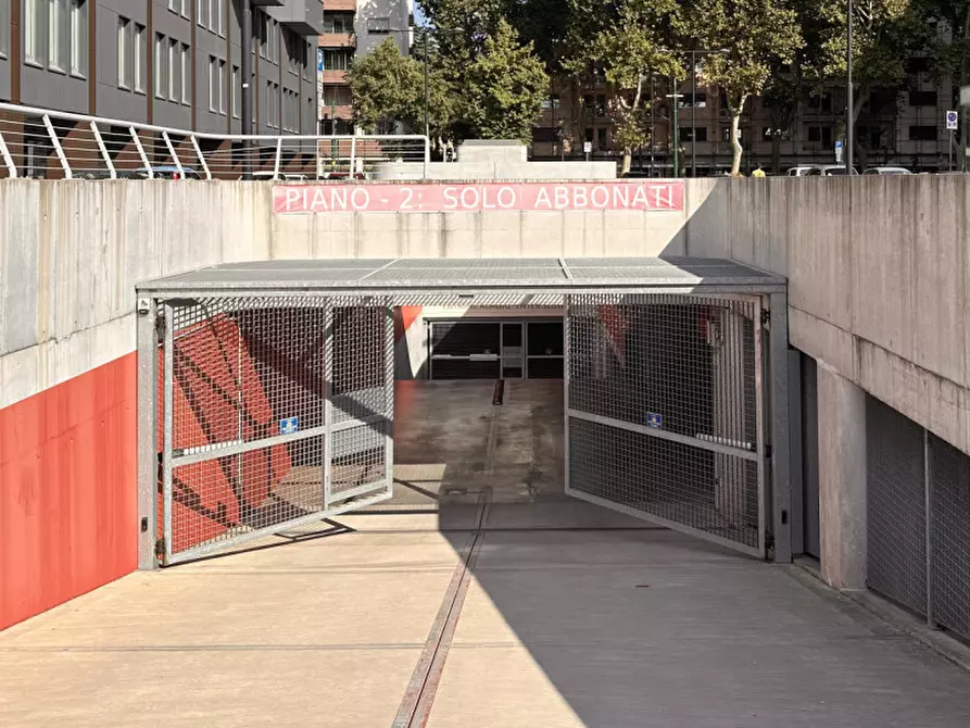 Immagine 1 di Posto auto in vendita  in Piazzale Leonardo Da Vinci a Venezia