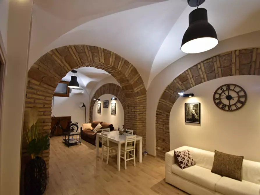 Immagine 4 di Appartamento in vendita  in VIA BERTANI a Roma