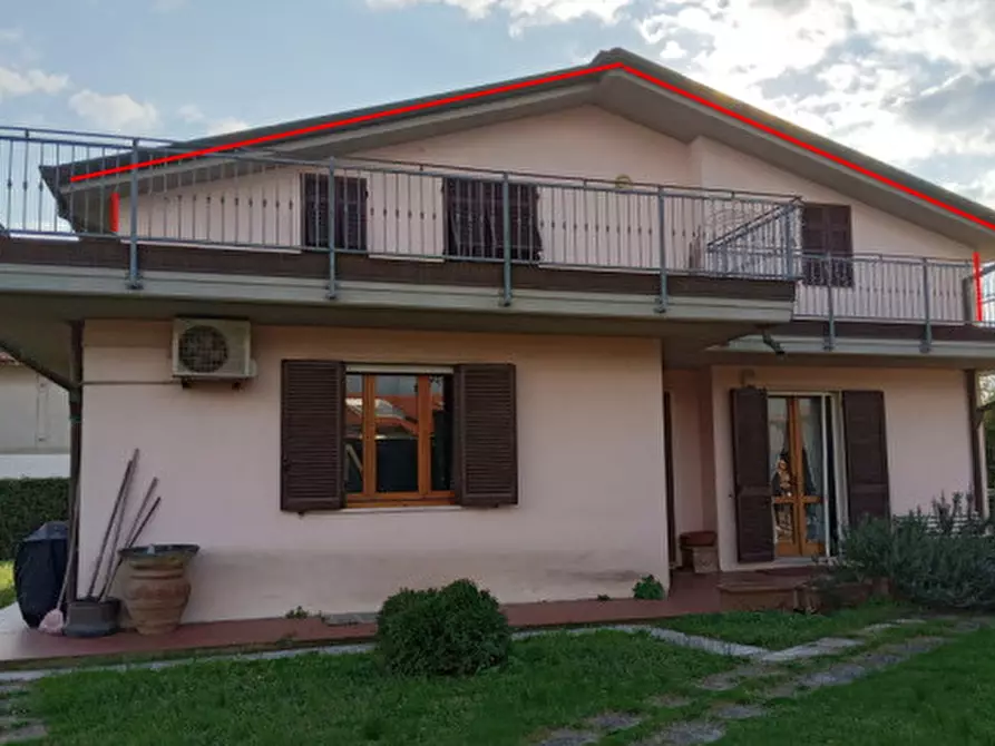 Immagine 1 di Villa in vendita  in Ricortola, Via Pietrasanta 73 - 54100 Massa (MS) a Massa