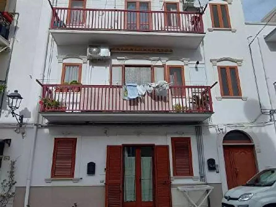 Immagine 1 di Appartamento in vendita  in via G Rosati, 76 - 71030 Mattinata (FG) a Mattinata