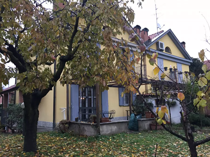 Immagine 1 di Villa in vendita  in Via Madonnina, 60 a Bollate