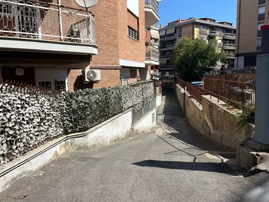 Immagine 1 di Garage in vendita  in Via Adeodato Matricardi a Roma