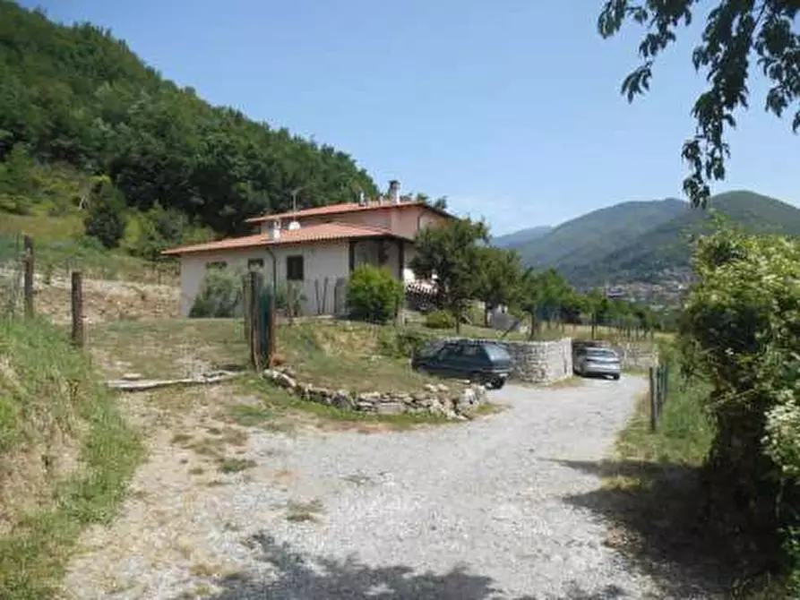 Immagine 1 di Villa in vendita  in Via San Leonardo n 26 - 55100 Piazza al Serchio (LU) a Piazza Al Serchio