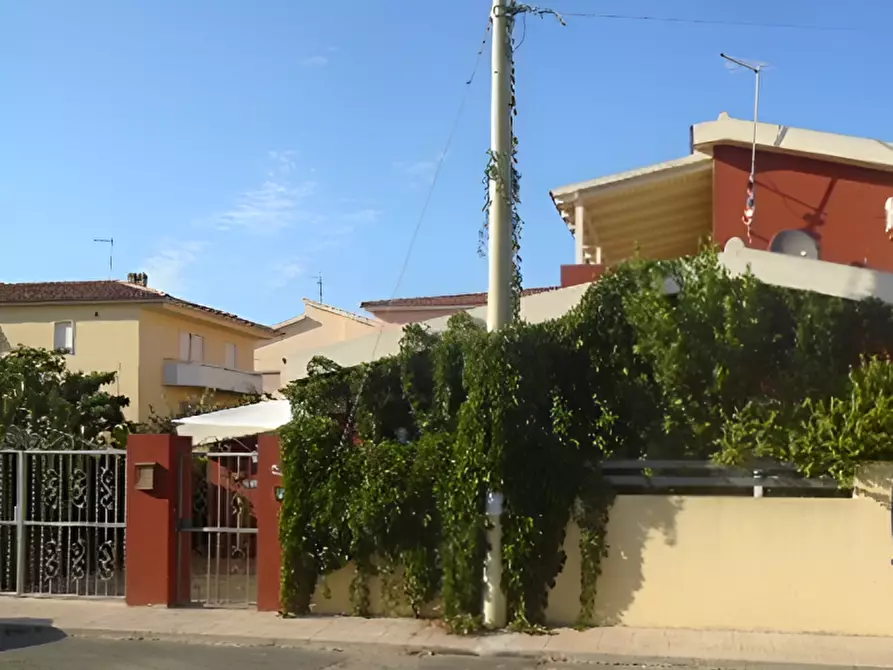 Immagine 1 di Villa in vendita  in VIA SANTORRE DI SANTAROSA 33 a Olbia