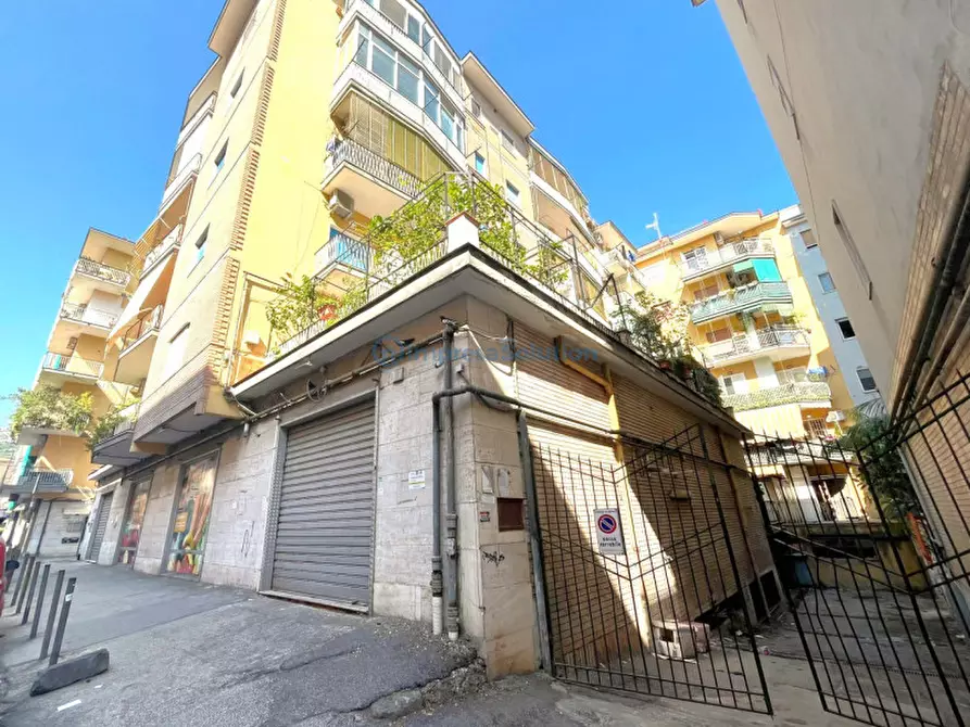 Immagine 2 di Magazzino in affitto  in Via Paolo Della Valle a Napoli