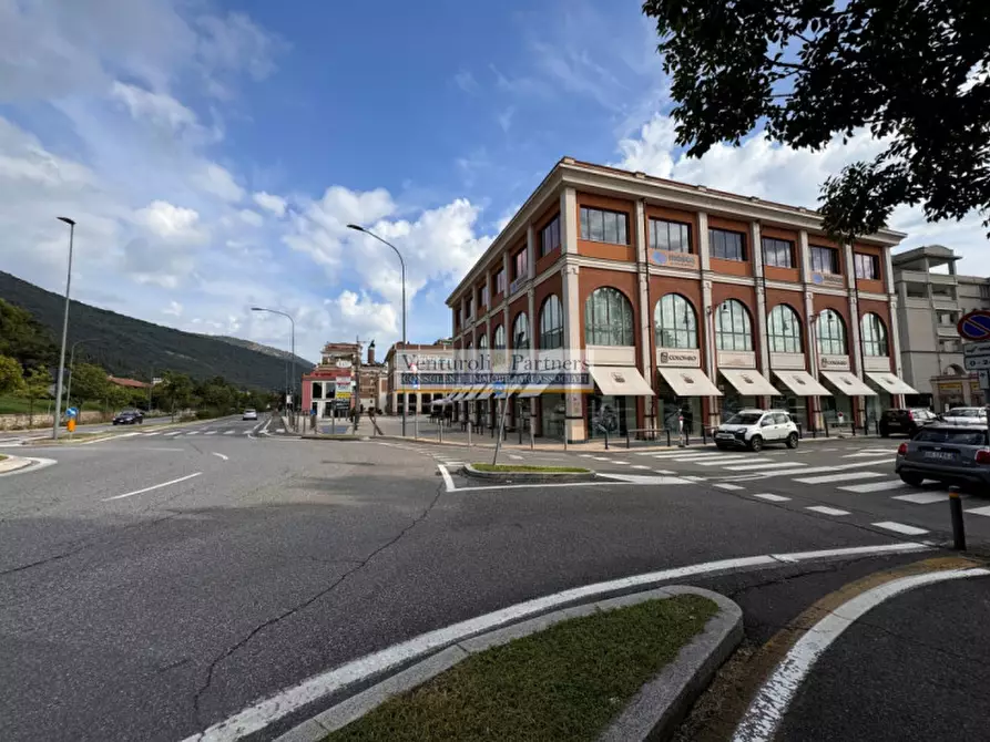 Immagine 1 di Negozio in vendita  in BORGO WUHRER a Brescia