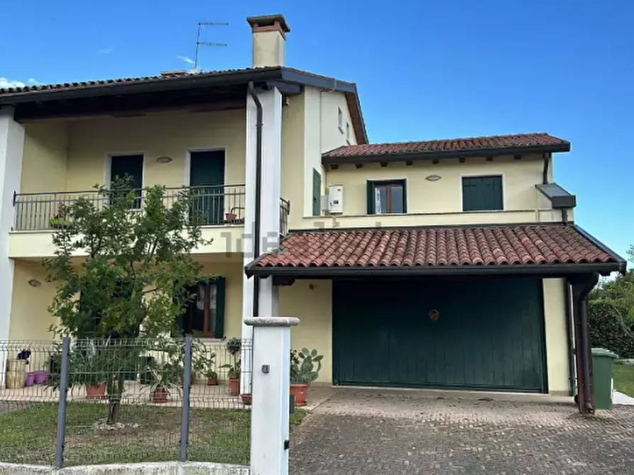 Immagine 1 di Casa bifamiliare in vendita  a Santa Giustina In Colle