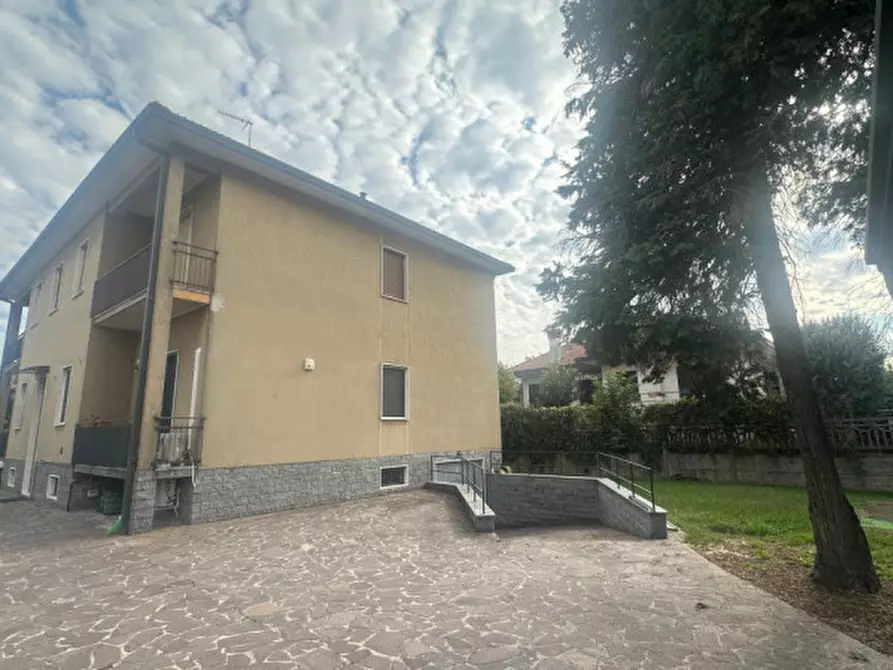 Immagine 1 di Appartamento in vendita  in via Donizetti  11 a Canegrate