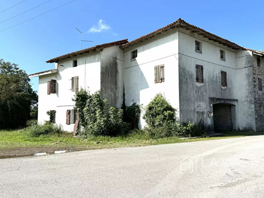 Immagine 1 di Rustico / casale in vendita  in Via Fornasini a Valvasone Arzene