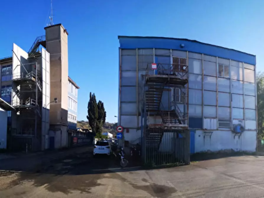 Immagine 1 di Negozio in affitto  in Via Gastone Maresca a Roma