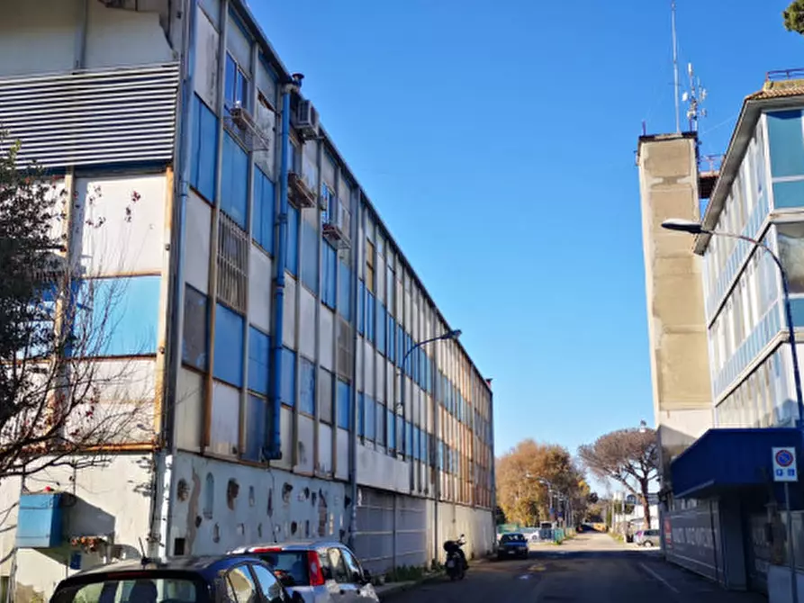 Immagine 2 di Negozio in affitto  in Via Gastone Maresca a Roma