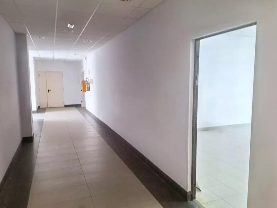 Immagine 6 di Ufficio in vendita  in Via Lucrezia  della Valle, N. snc a Catanzaro