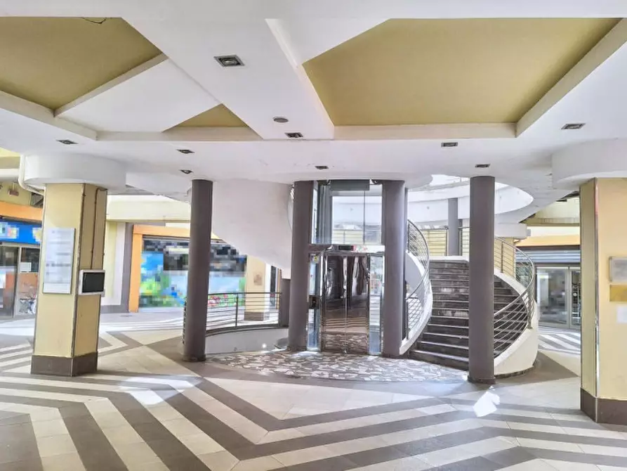 Immagine 7 di Ufficio in vendita  in Via Lucrezia  della Valle, N. snc a Catanzaro