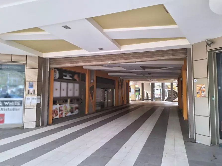 Immagine 9 di Ufficio in vendita  in Via Lucrezia  della Valle, N. snc a Catanzaro