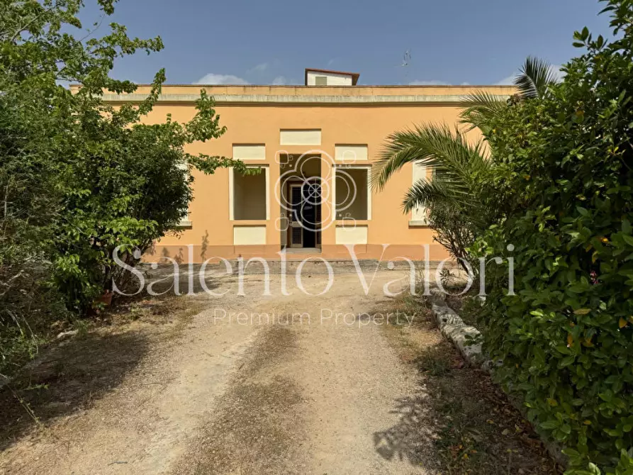 Immagine 1 di Villa in vendita  in Via Provinciale Matino 53 a Parabita