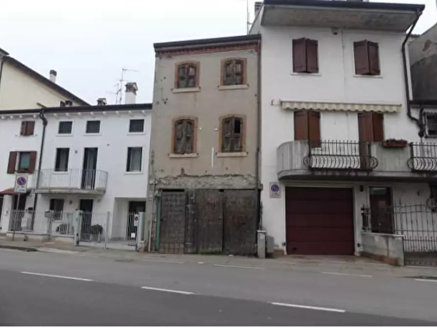 Immagine 1 di Palazzo in vendita  in VIA SALIERI a Verona