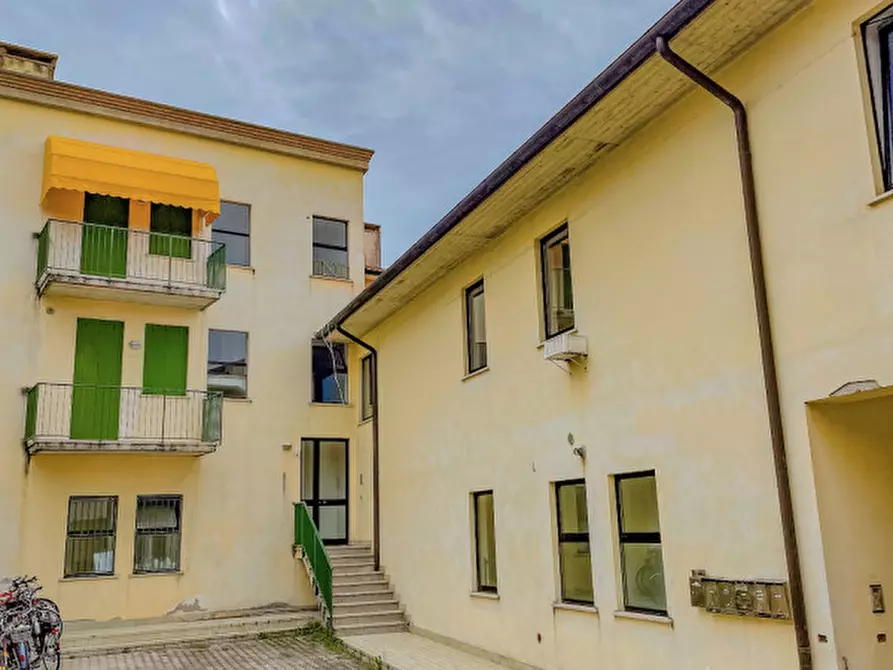 Immagine 1 di Appartamento in vendita  in corso campagna a Thiene