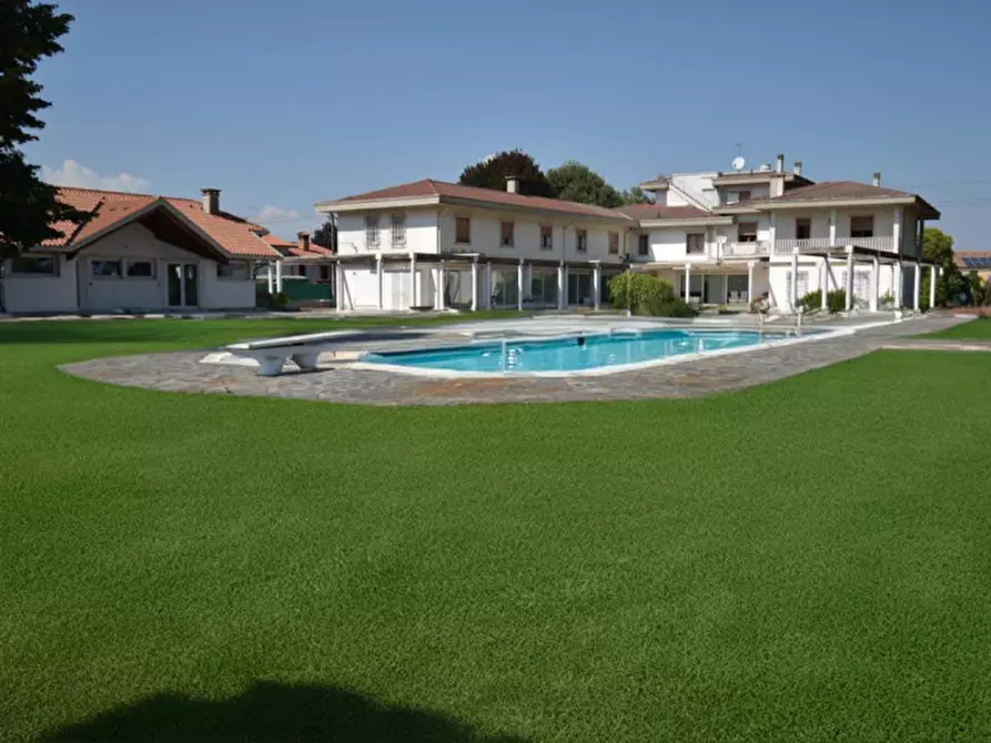 Immagine 1 di Villa in vendita  in Via Roma a Veggiano