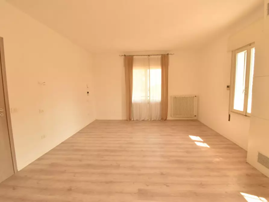 Immagine 23 di Villa in vendita  in Via Roma a Veggiano