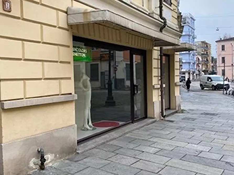 Immagine 3 di Negozio in vendita  a Suzzara