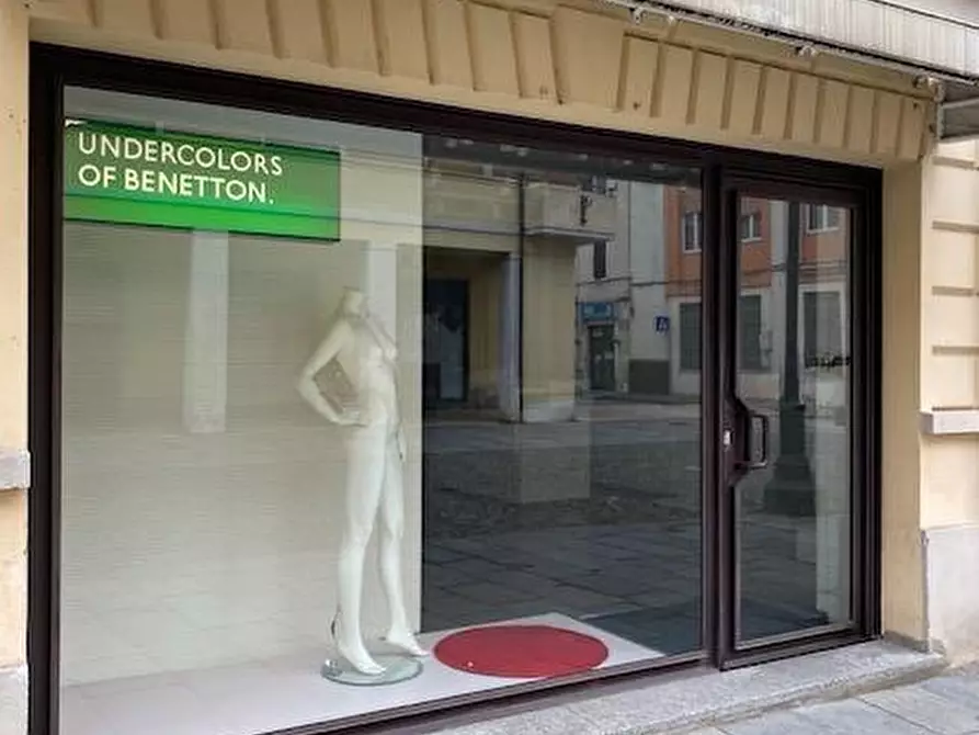 Immagine 5 di Negozio in vendita  a Suzzara