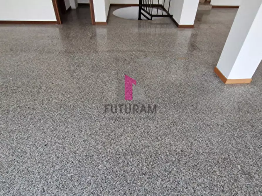 Immagine 2 di Negozio in affitto  in Via roma a Camisano Vicentino