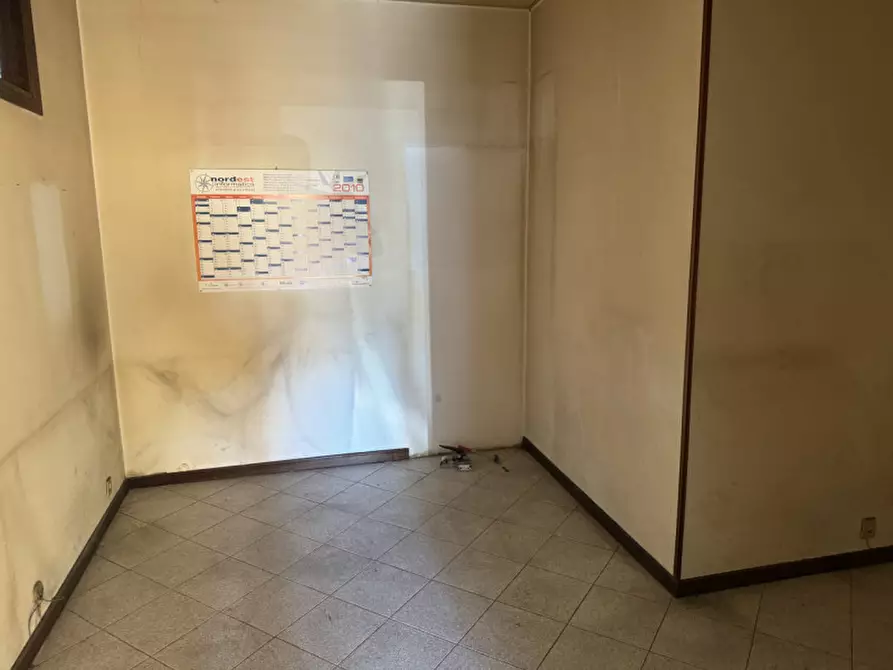 Immagine 4 di Negozio in vendita  in via castellana a Venezia